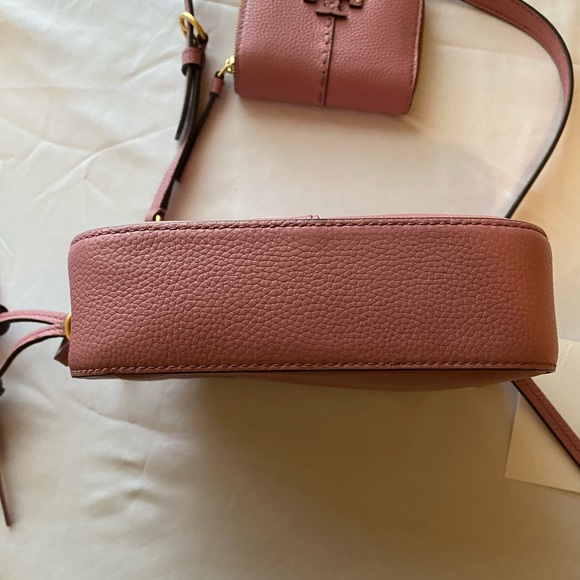 Tory Burch McGraw Camera bag with matching McGraw Bi-fold Wallet - Picture 4 of 13